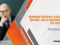 Zamyślony dyrektor szkoły podstawowej w okularach, zastanawia się nad obowiązkami. Czy to stanowisko dla Ciebie? Pedagogika.