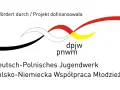 Logo Deutsch-Polnisches Jugendwerk, wspierające polsko-niemiecką szkołę.